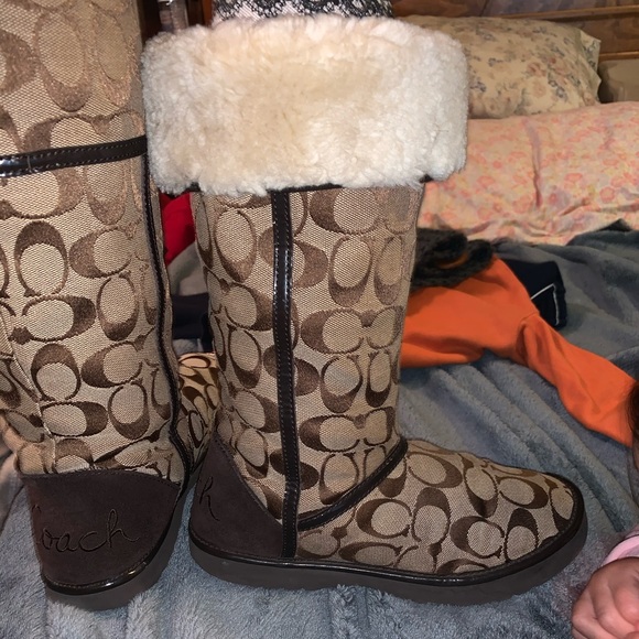Authentic Coach fur boots - Picture 1 of 8